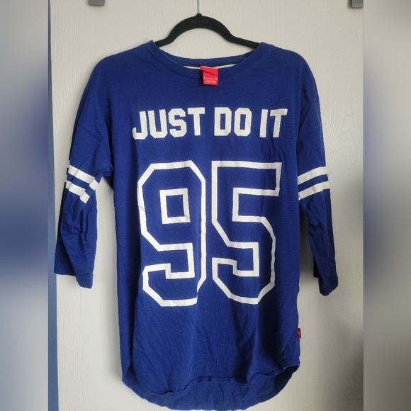 Nike Tops - Nike Vintage Style Shirt